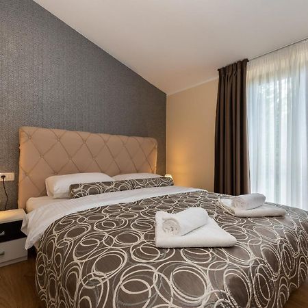Hotel Tomazici Santalezi Kültér fotó