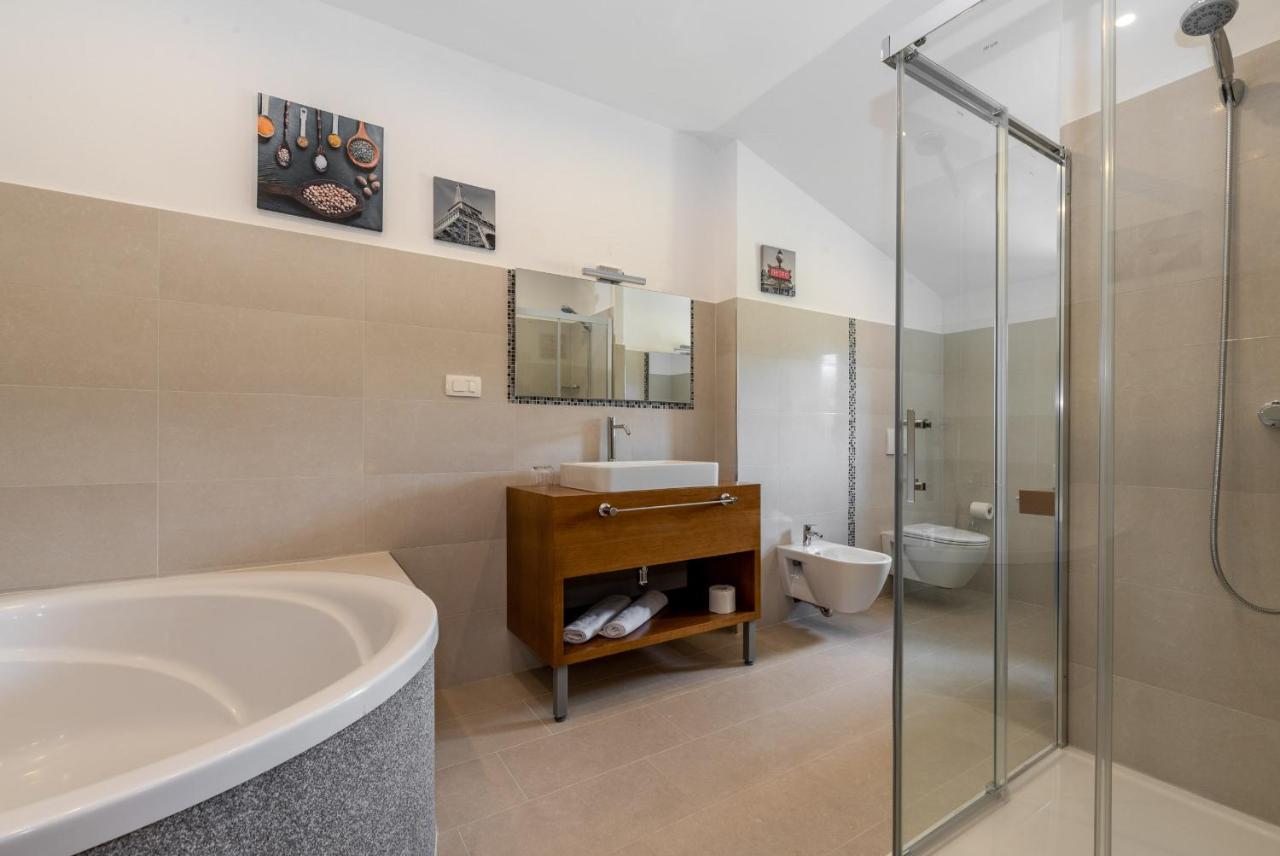 Hotel Tomazici Santalezi Kültér fotó